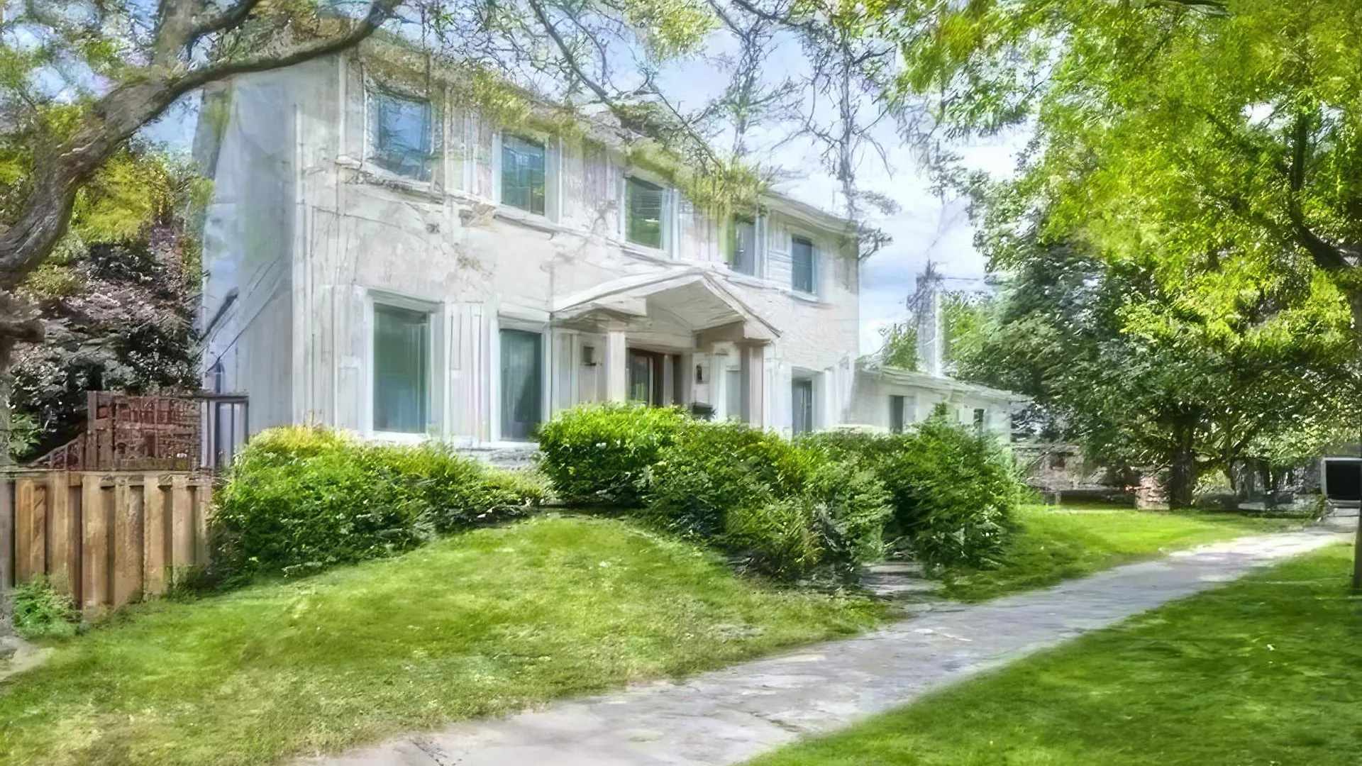 Holiday home 4 Bedrooms Or 2 Bedrooms House Near Fairview Mall And 401 & Dvp Toronto Canada