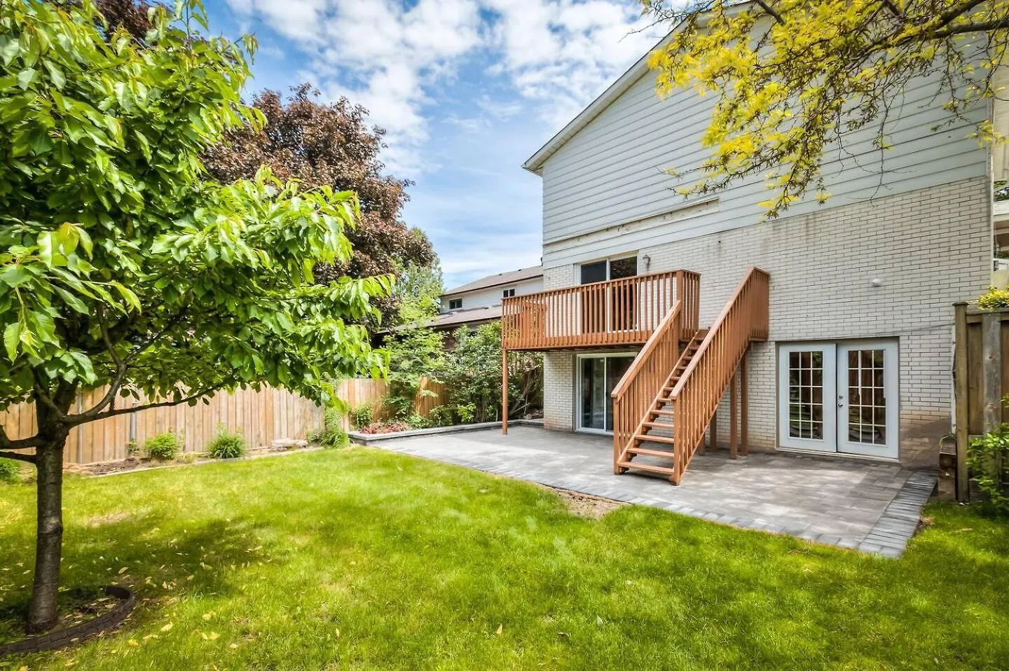 Holiday home 4 Bedrooms Or 2 Bedrooms House Near Fairview Mall And 401 & Dvp Toronto
