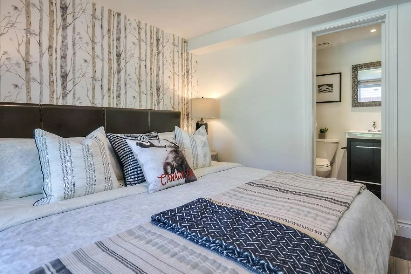 4 Bedrooms Or 2 Bedrooms House Near Fairview Mall And 401 & Dvp Toronto Holiday home