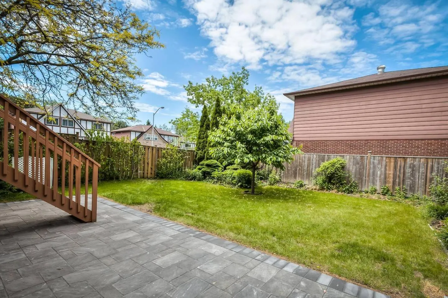 4 Bedrooms Or 2 Bedrooms House Near Fairview Mall And 401 & Dvp Toronto Holiday home